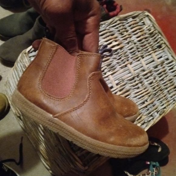 Young toddler boys zip up Boots 🥾 - Picture 4 of 4